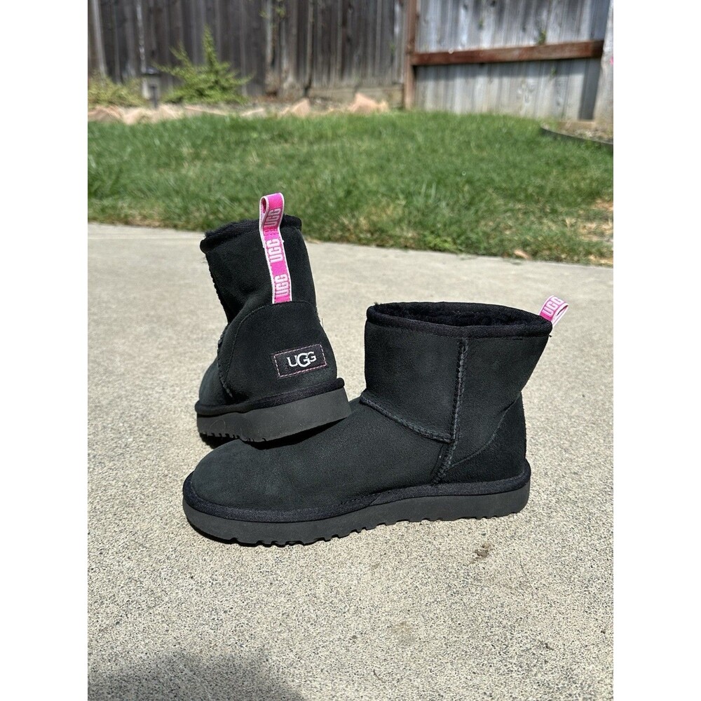 Ugg Women Classic Mini II Boot Graphic Logo Black / Neon Pink Logo Tag Size US 7